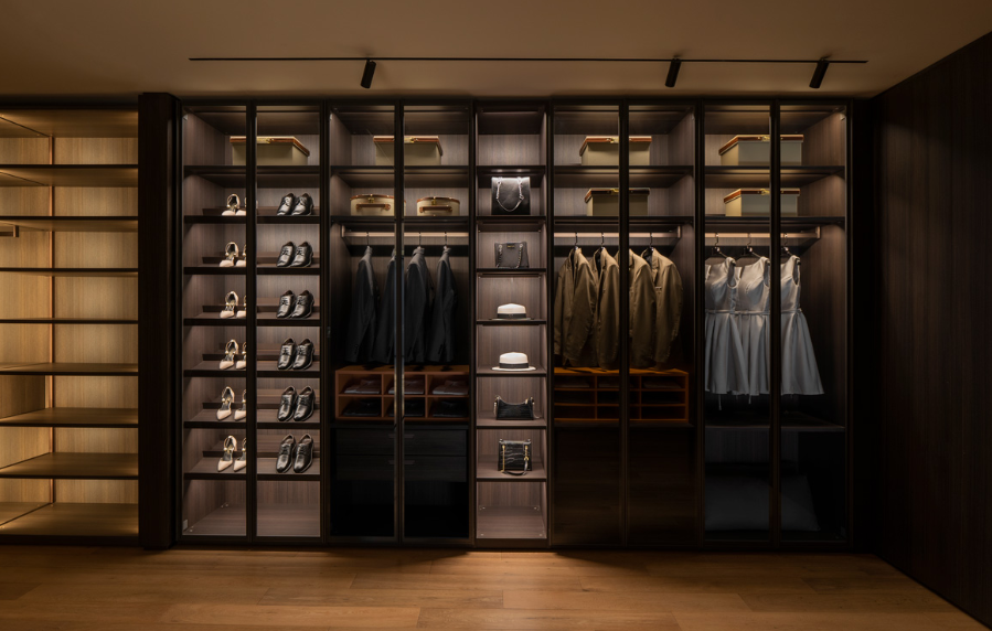 How to choose a custom regal wardrobe?