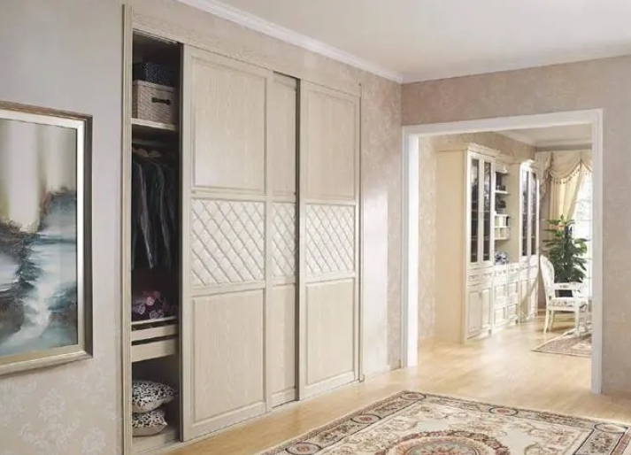 Small bedroom should choose customized free standing wardrobe